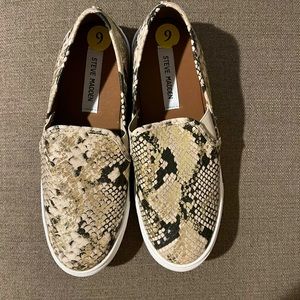 STEVE MADDEN GLAAMMAR SNAKESKIN PRINT SLIP ON SNEAKERS SIZE 9